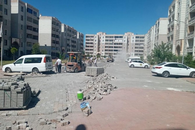 Viranşehir'de yol onarım ve parke çalışmasına başlandı