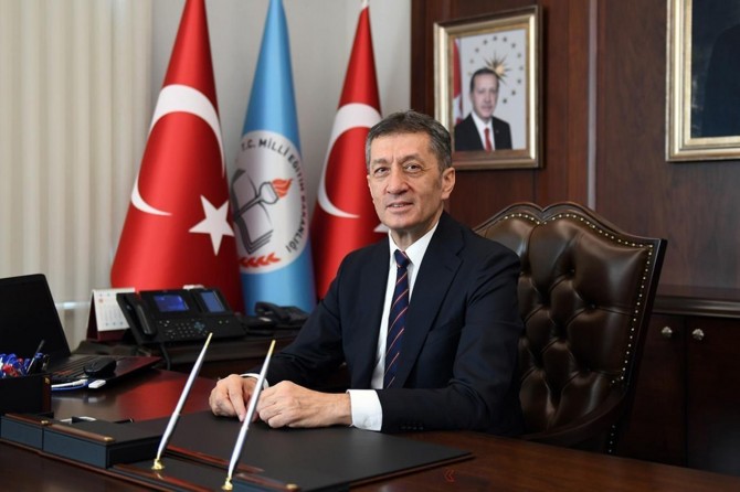 Ziya Selçuk: "Tercihlerinde meslek liselerine de yer ver"