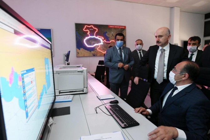 Bakan Karaismailoğlu, Ana Arama Kurtarma Koordinasyon Merkezi'nde incelemelerde bulundu