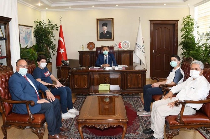 Adıyaman Valisi Mahmut Çuhadar LGS birincilerini ödüllendirdi