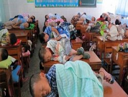 Çinli öğrenciler kaylule yapıyor