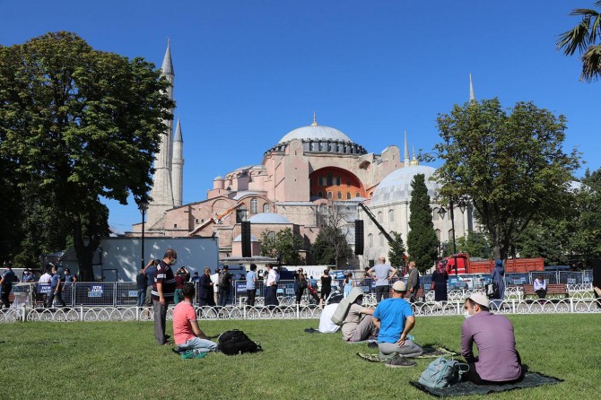 Ayasofya'daki cuma namazı için hazırlıklar tamamlandı