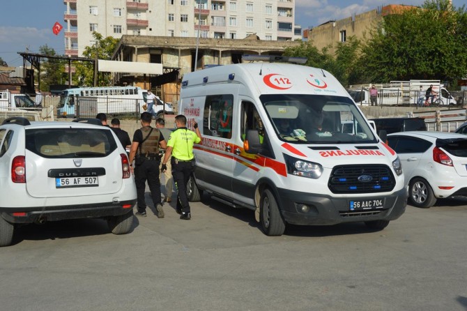 Siirt’te pazarcılar ile zabıta ekipleri arasında kavga: 2 yaralı