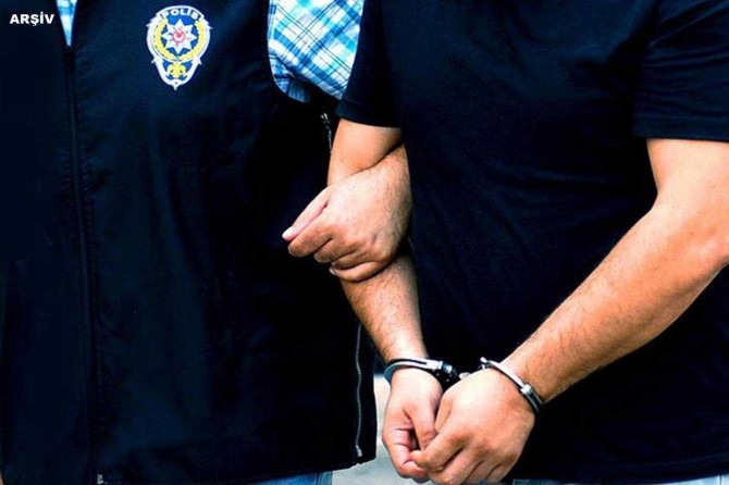 Görevlen uzaklaştırılan 21 polis gözaltına alındı
