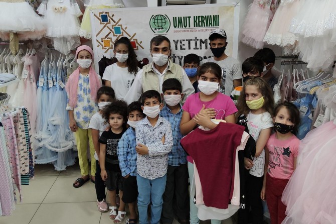 Batman Umut Kervanı 70 yetim çocuğun bayram öncesi yüzünü güldürdü