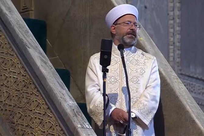 Ayasofya Camii 86 yıl aradan sonra kılınan Cuma namazıyla ibadete açıldı