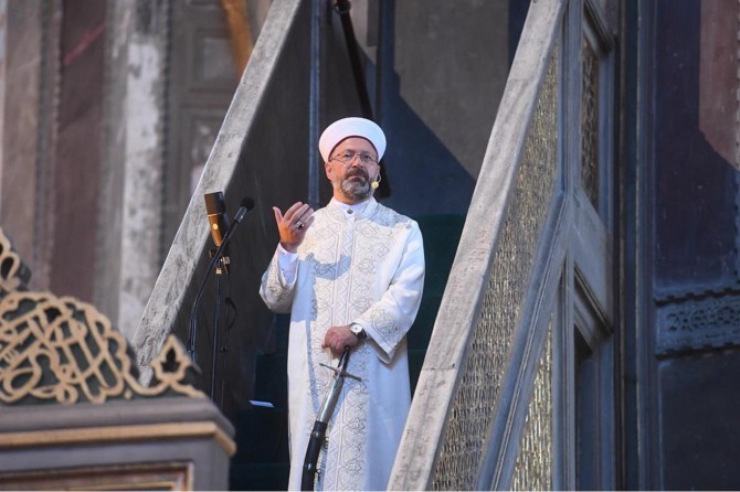 Erbaş, Ayasofya Camii'nde hutbeye kılıçla çıktı, kılıçla çıkmanın geleneği nedir?