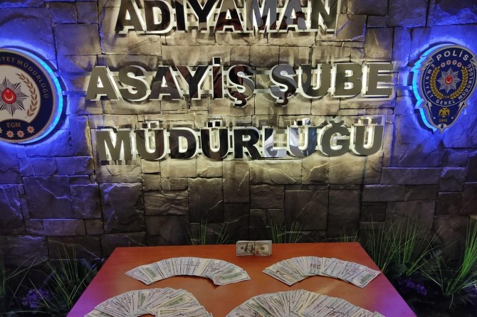 Adıyaman'da kuyumcudan 50 bin dolar çalan şahıs paralarla yakalandı