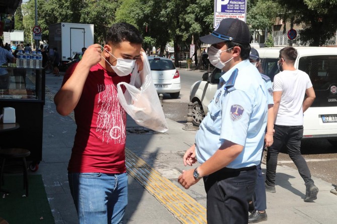 Gaziantep’te maske ve sosyal mesafe denetimi yapıldı