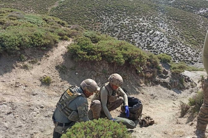 Siirt'te PKK'ye ait mühimmat ve yaşam malzemesi ele geçirildi