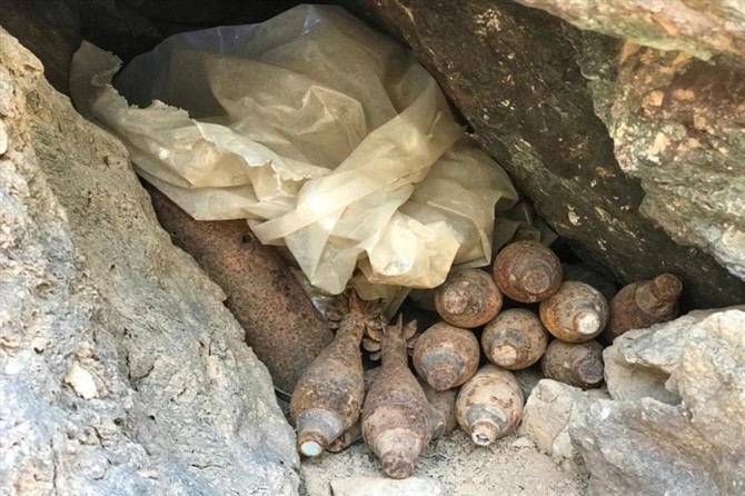 Sınırda silah, havan mühimmatı ve patlayıcı ele geçirildi