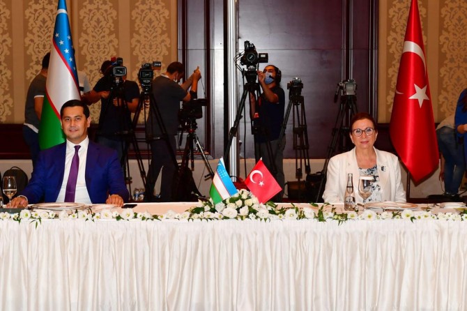 Ticaret Bakanı Pekcan, Özbekistanlı yetkililerle bir araya geldi