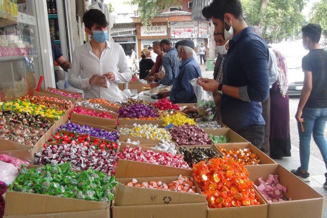 Adıyaman'da bayram öncesi çarşı pazarda sessizlik hâkim