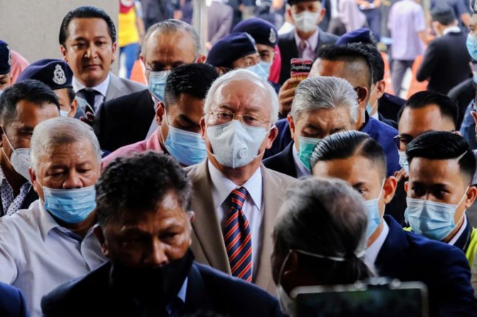 Eski Malezya Başbakanı'na 12 yıl hapis cezası