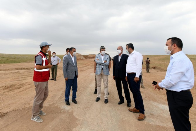 Van Valisi Bilmez, OSB’de kurulacak te kstilkent alanında incelemelerde bulundu