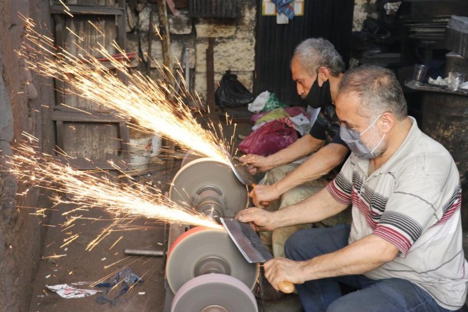 Bıçak bileme ustalarının Kurban Bayramı mesaisi yoğun geçiyor