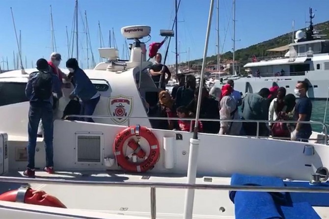 Turkish Coast Guard: 168 irregular migrants rescued off western Turkey