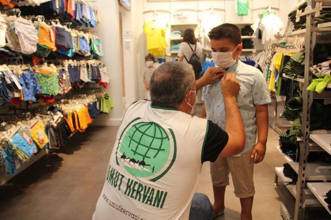 The Hope Caravan makes orphaned children happy ahead of the Eid al-Adha in southern Turkey