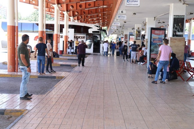 Gaziantep’te otogar önceki bayramlara göre boş kaldı