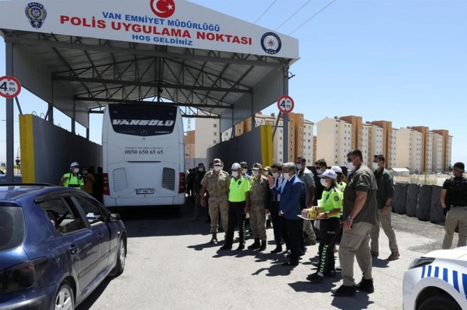 Van'da sürücüler Covid-19'a karşı uyarıldı