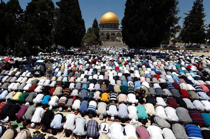 Thousands attend Eid prayer and khutba at Aqsa Mosque