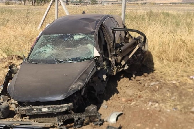 Diyarbakır'da otomobil kaza yaptı: 2 yaralı