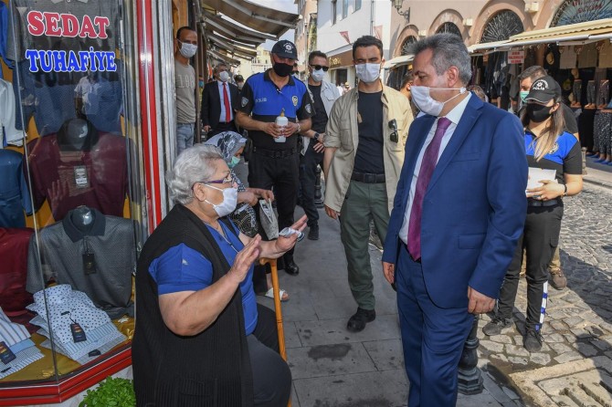 Adana’da maske ve sosyal mesafe denetimi yapıldı