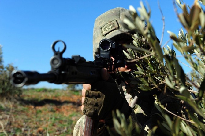 Turkish troops arrest 21 PKK/YPG members in northwestern Syria