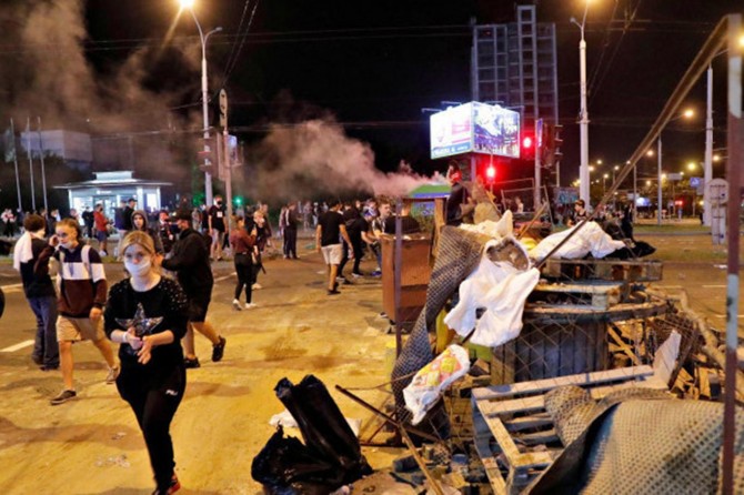 Dixwepêşanên li Belarusê de zêdetirî 2 hezar kes hatin binçavkirin
