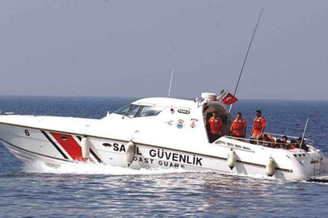 Yunanistan tarafından ateş açıldığı iddia edilen teknedeki 3 kişi kurtarıldı