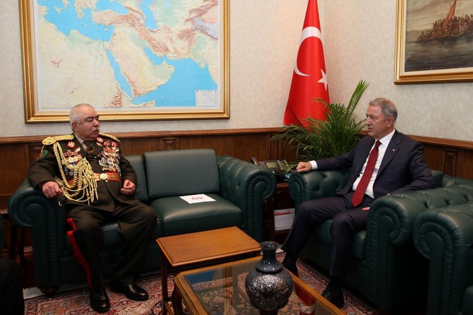 Bakan Akar, Afganistan eski Cumhurbaşkanı Birinci Yardımcısı Dostum ile görüştü