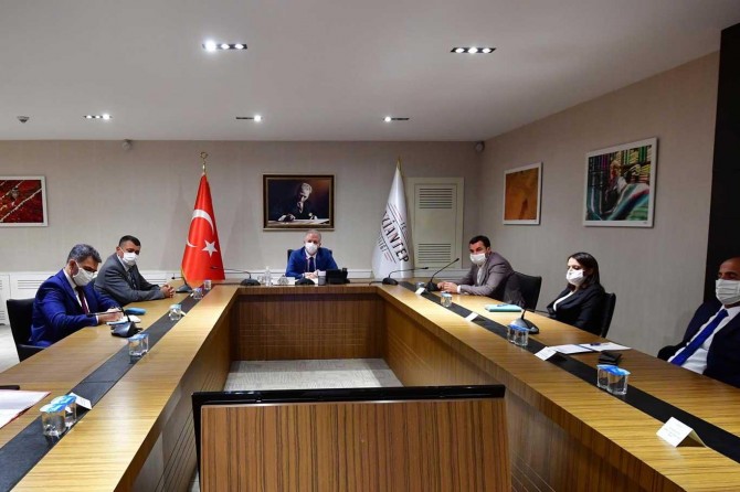 Gaziantep'te banka önlerindeki Covid-19 ihlalleri kameradan tespit edilecek