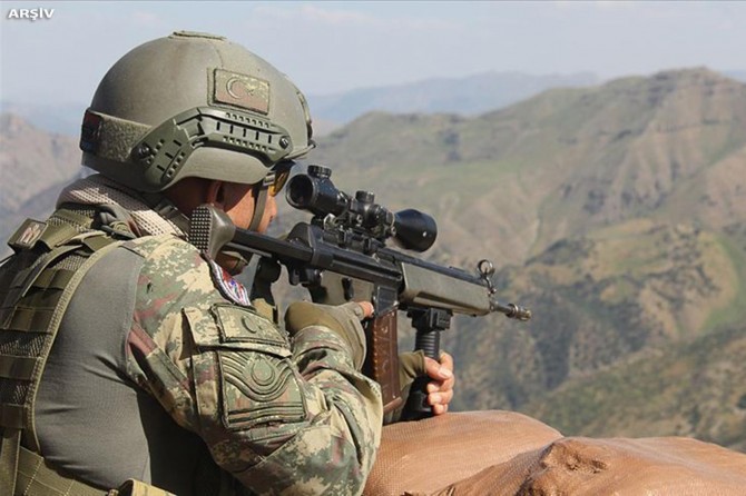 Van Çatak kırsalında gri listede aranan 1 kişi öldürüldü
