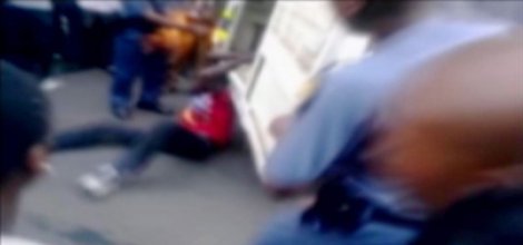 Polis aracıyla sürüklenen Afrikalı öldü