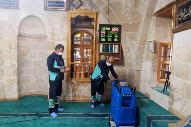 Gaziantep’te camiler düzenli olarak dezenfekte ediliyor