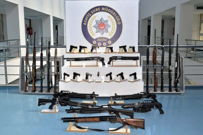 Adana'da çeşitli suçlardan aranan 152 kişi yakalandı