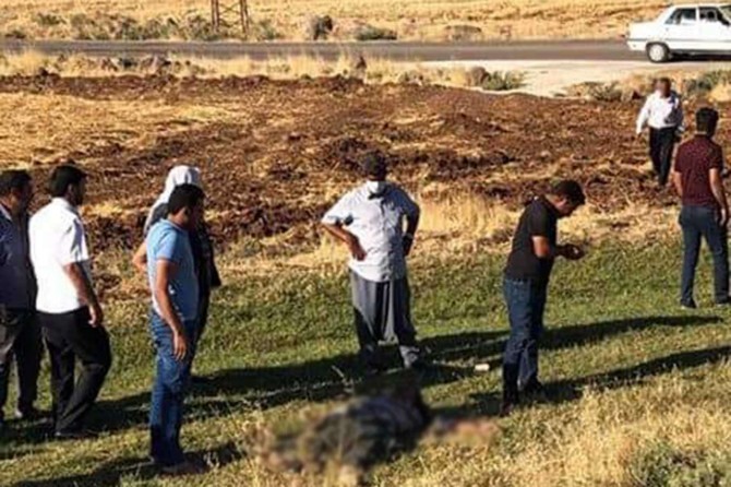 Viranşehir'de otomobilin çarptığı motosiklet şarampole uçtu