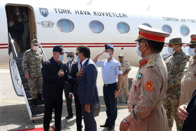 Bakan Akar veGenelkurmay Başkanı Güler Libya'da