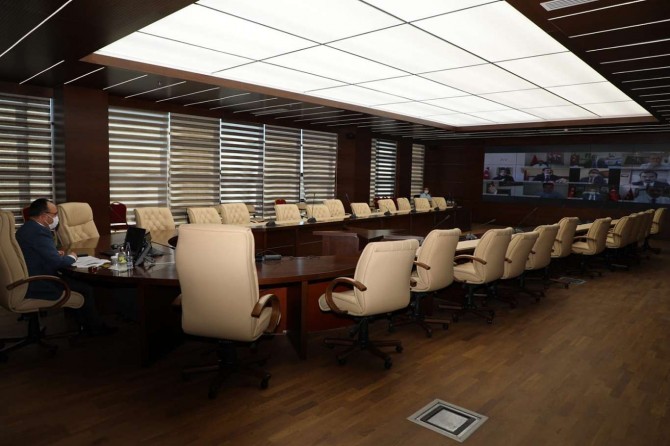 Elâzığ Valisi, İlçe Kaymakamları ile video konferans yoluyla toplantı yaptı