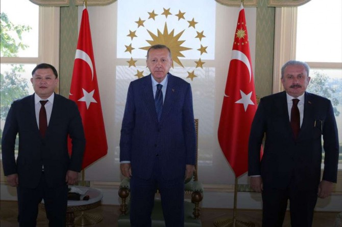 Turkey's President Erdoğan receives speaker Djumabekov of the Parliament of Kyrgyzstan