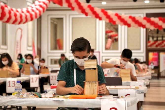 Gaziantep’te öğrenciler depreme dayanıklı bina yapmak için yarıştı