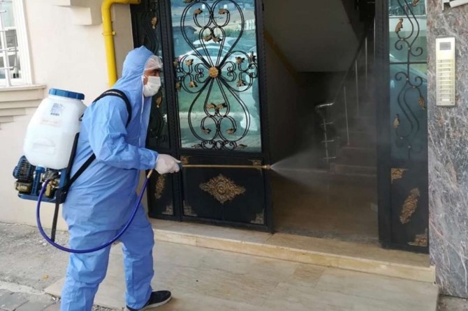 Adıyaman'da karantina altındaki ikametler dezenfekte ediliyor