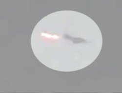 Muhalifler savaş uçağı düşürdü video