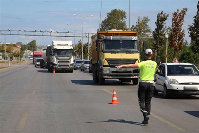Hafriyat taşıyan araçlara yönelik denetimlerde 289 araç trafikten men edildi