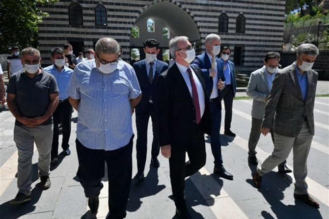 Vali Karaloğlu, Gazi Köşkü’nde incelemelerde bulundu