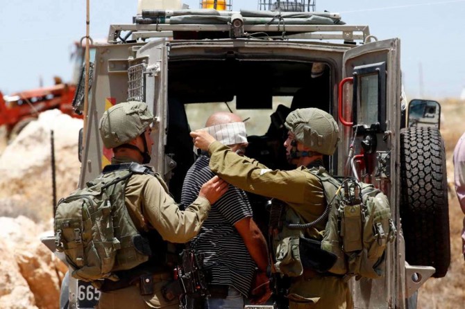Zionist occupation forces kidnaps 12 Palestinians in West Bank, Jerusalem