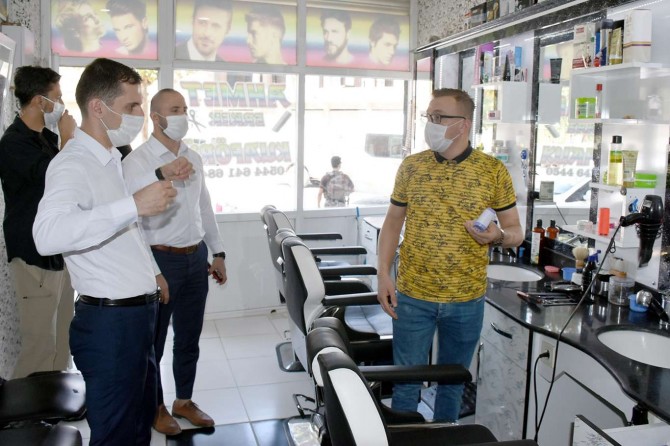 Nusaybin Kaymakamı Temizkan, maske denetimi yaptı