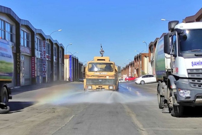 Gaziantep’te sokaklar ve caddeler temizleniyor
