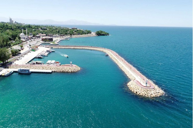 Van Gölü'nde "Yüzen Otel Projesi" onayladı