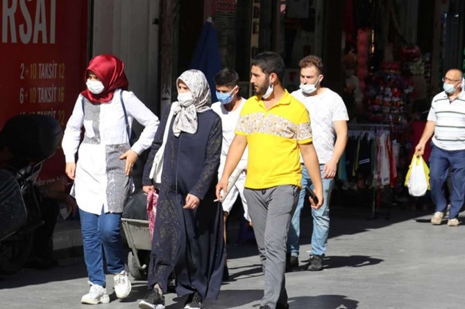 Covid-19 kurallarına uymayanlara para cezası verildi